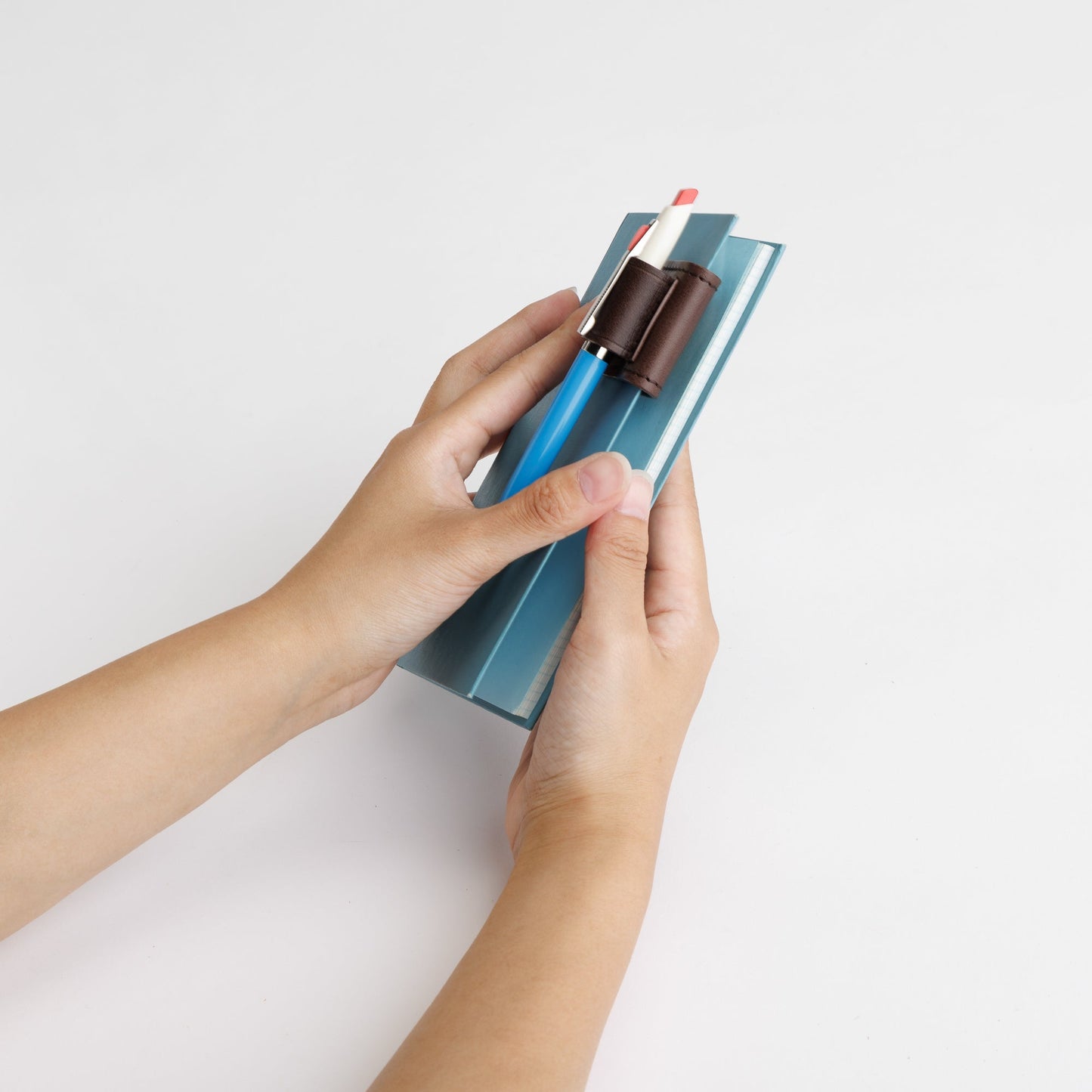 PRE-ORDER: TSL 2026 Summer Magnet Clip Pen Holder pull-up leather