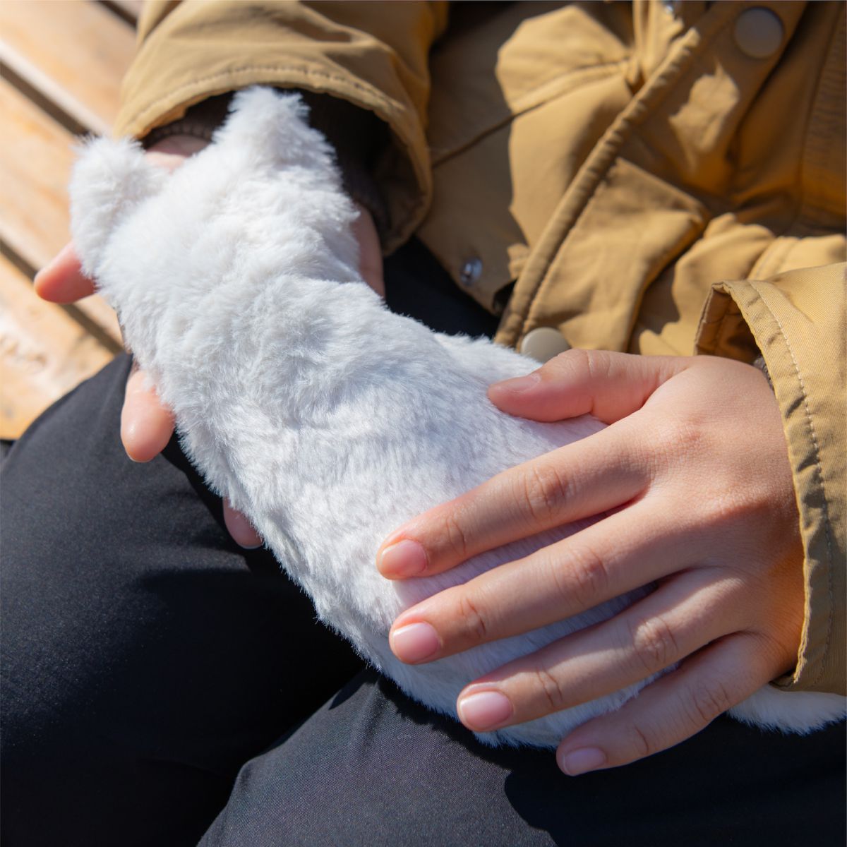 ねこのせ (Neko-no-se): Cat Pouch - Regular size