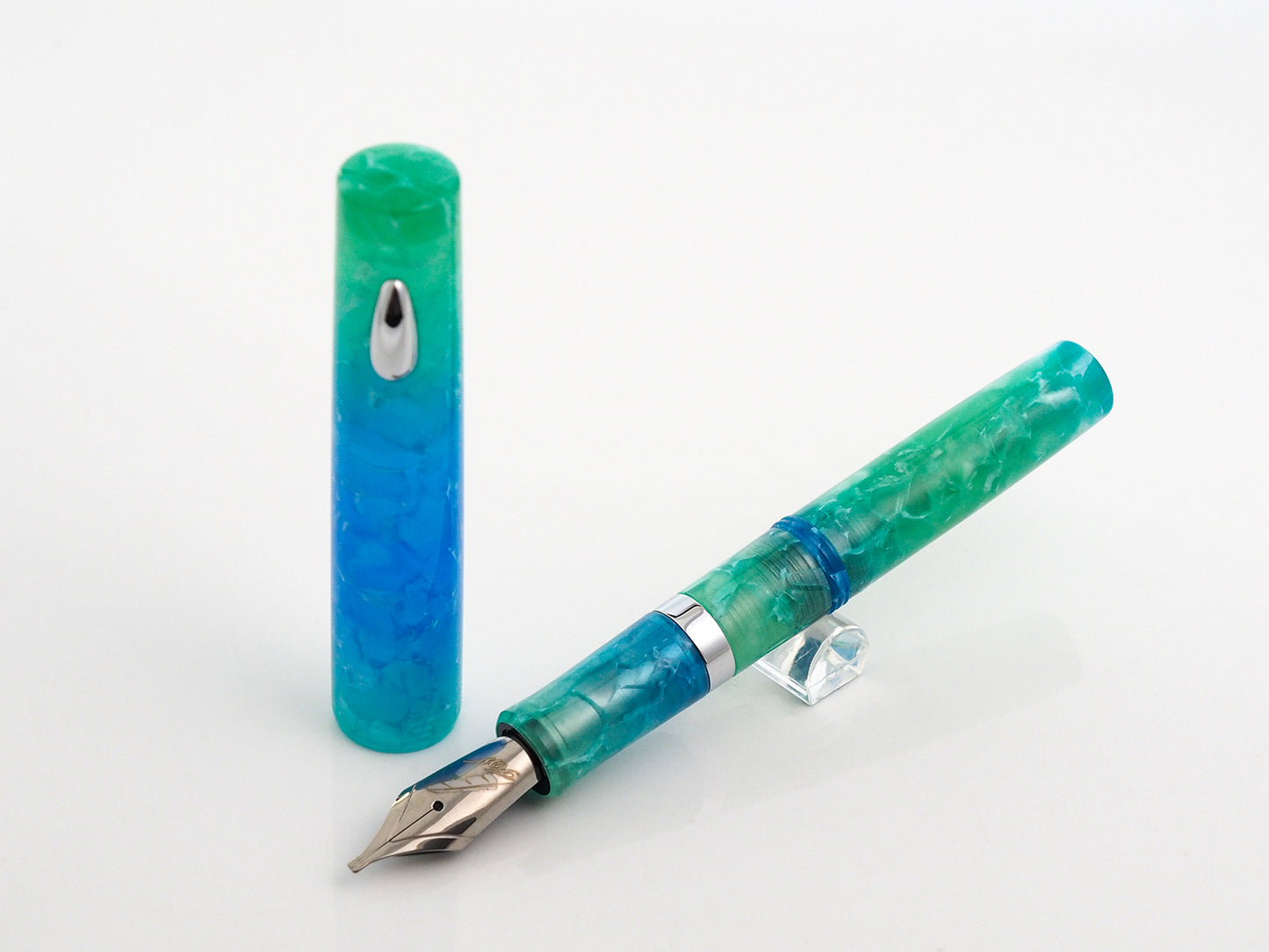 Fine Writing Pencket Fountain Pen: Icicle