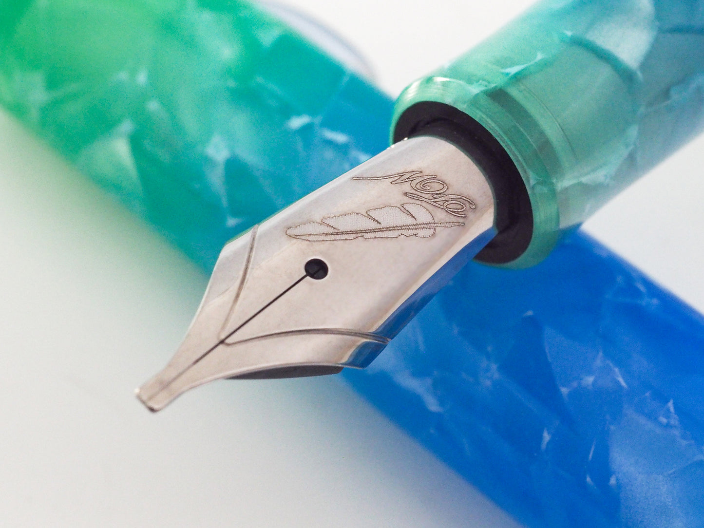 Fine Writing Pencket Fountain Pen: Icicle