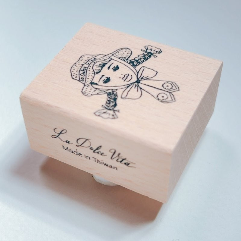 LA DOLCE VITA: Rubber Stamp - Straw Hat with Ribbon Girl