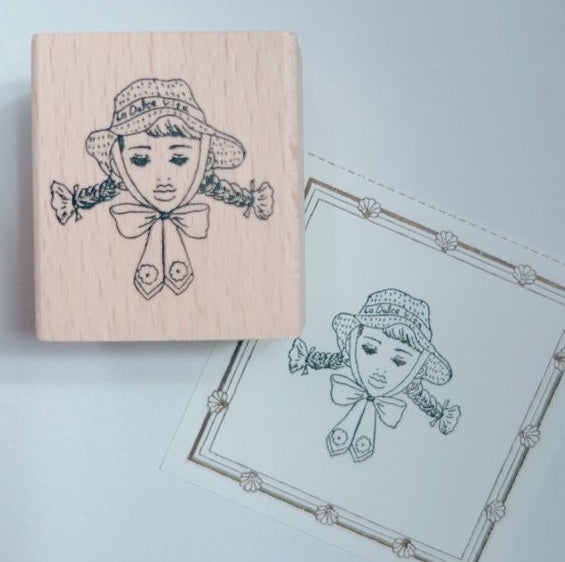 LA DOLCE VITA: Rubber Stamp - Straw Hat with Ribbon Girl